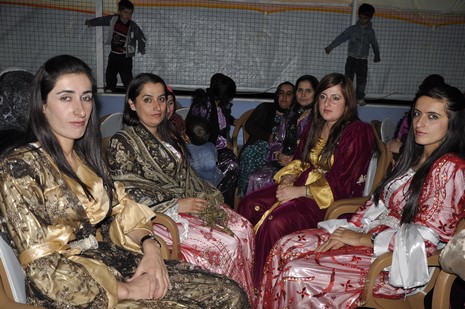 Yüksekova'da 16.17. Ekim 2010 tarihleri arasında evlenen çiftleri sizler için sayfamıza taşıdık. Yüksekova Güncel olarak tüm çiftlerimize mutluluklar