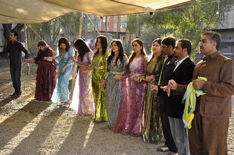 Yüksekova'da 16.17. Ekim 2010 tarihleri arasında evlenen çiftleri sizler için sayfamıza taşıdık. Yüksekova Güncel olarak tüm çiftlerimize mutluluklar