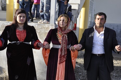 Yüksekova'da 16.17. Ekim 2010 tarihleri arasında evlenen çiftleri sizler için sayfamıza taşıdık. Yüksekova Güncel olarak tüm çiftlerimize mutluluklar