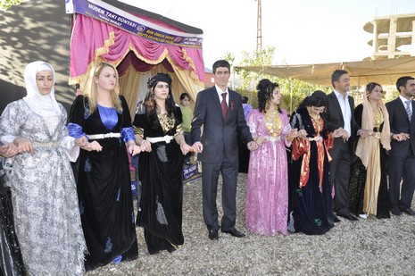 Yüksekova'da 16.17. Ekim 2010 tarihleri arasında evlenen çiftleri sizler için sayfamıza taşıdık. Yüksekova Güncel olarak tüm çiftlerimize mutluluklar