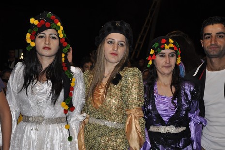 Yüksekova'da 16.17. Ekim 2010 tarihleri arasında evlenen çiftleri sizler için sayfamıza taşıdık. Yüksekova Güncel olarak tüm çiftlerimize mutluluklar