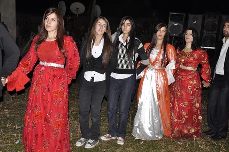 Yüksekova'da 16.17. Ekim 2010 tarihleri arasında evlenen çiftleri sizler için sayfamıza taşıdık. Yüksekova Güncel olarak tüm çiftlerimize mutluluklar