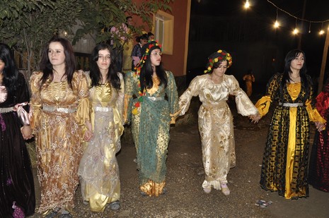 Yüksekova'da 16.17. Ekim 2010 tarihleri arasında evlenen çiftleri sizler için sayfamıza taşıdık. Yüksekova Güncel olarak tüm çiftlerimize mutluluklar