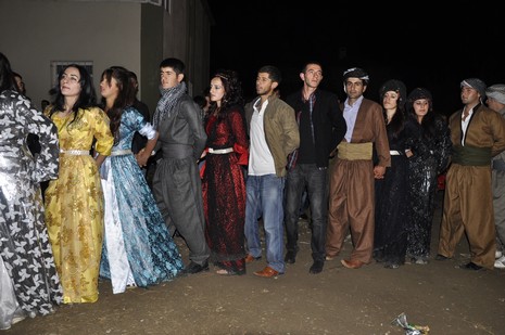 Yüksekova'da 16.17. Ekim 2010 tarihleri arasında evlenen çiftleri sizler için sayfamıza taşıdık. Yüksekova Güncel olarak tüm çiftlerimize mutluluklar