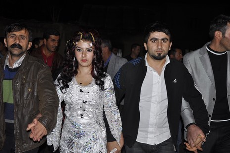 Yüksekova'da 16.17. Ekim 2010 tarihleri arasında evlenen çiftleri sizler için sayfamıza taşıdık. Yüksekova Güncel olarak tüm çiftlerimize mutluluklar