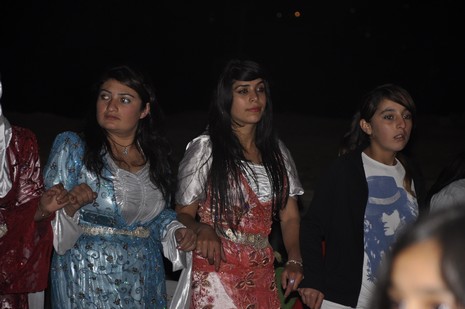 Yüksekova'da 16.17. Ekim 2010 tarihleri arasında evlenen çiftleri sizler için sayfamıza taşıdık. Yüksekova Güncel olarak tüm çiftlerimize mutluluklar