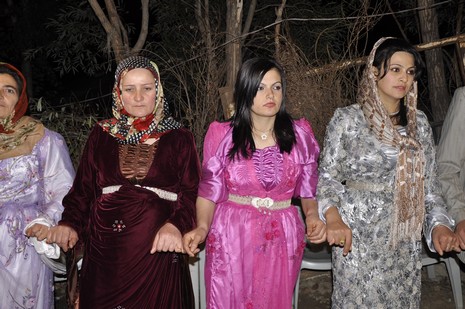 Yüksekova'da 16.17. Ekim 2010 tarihleri arasında evlenen çiftleri sizler için sayfamıza taşıdık. Yüksekova Güncel olarak tüm çiftlerimize mutluluklar