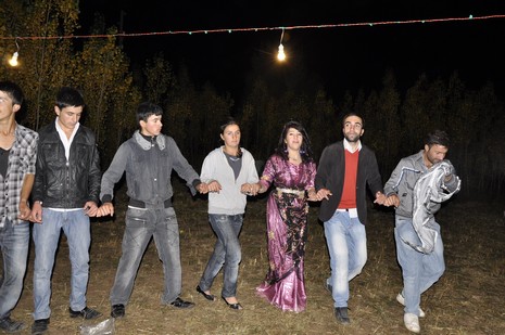 Yüksekova'da 16.17. Ekim 2010 tarihleri arasında evlenen çiftleri sizler için sayfamıza taşıdık. Yüksekova Güncel olarak tüm çiftlerimize mutluluklar