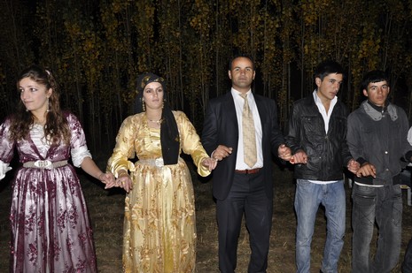 Yüksekova'da 16.17. Ekim 2010 tarihleri arasında evlenen çiftleri sizler için sayfamıza taşıdık. Yüksekova Güncel olarak tüm çiftlerimize mutluluklar