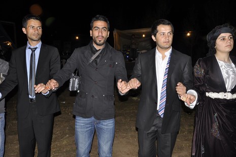 Yüksekova'da 16.17. Ekim 2010 tarihleri arasında evlenen çiftleri sizler için sayfamıza taşıdık. Yüksekova Güncel olarak tüm çiftlerimize mutluluklar