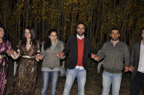 Yüksekova'da 16.17. Ekim 2010 tarihleri arasında evlenen çiftleri sizler için sayfamıza taşıdık. Yüksekova Güncel olarak tüm çiftlerimize mutluluklar