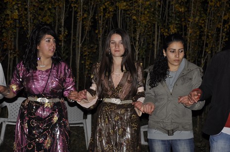 Yüksekova'da 16.17. Ekim 2010 tarihleri arasında evlenen çiftleri sizler için sayfamıza taşıdık. Yüksekova Güncel olarak tüm çiftlerimize mutluluklar