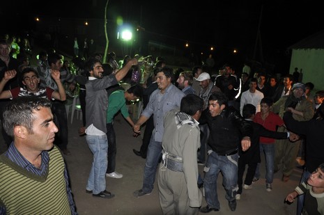 Yüksekova'da 16.17. Ekim 2010 tarihleri arasında evlenen çiftleri sizler için sayfamıza taşıdık. Yüksekova Güncel olarak tüm çiftlerimize mutluluklar