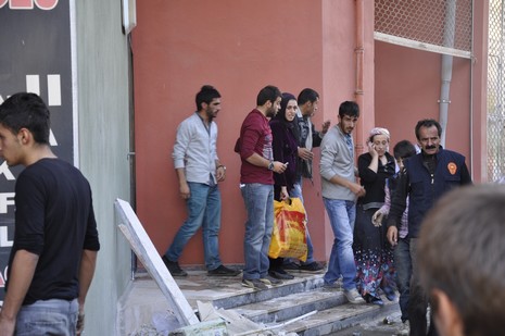 Yüksekova'da bir işyerinde çıkan yangın büyük paniğe neden oldu.