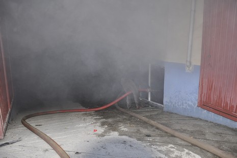 Yüksekova'da bir işyerinde çıkan yangın büyük paniğe neden oldu.