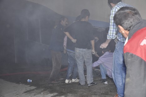 Yüksekova'da bir işyerinde çıkan yangın büyük paniğe neden oldu.