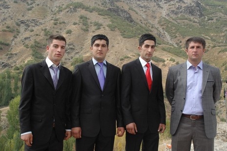 Şemdinli'de 16.17. Ekim 2010 tarihleri arasında evlenen çiftleri sizler için sayfamıza taşıdık. Yüksekova Güncel olarak tüm çiftlerimize mutluluklar dileriz