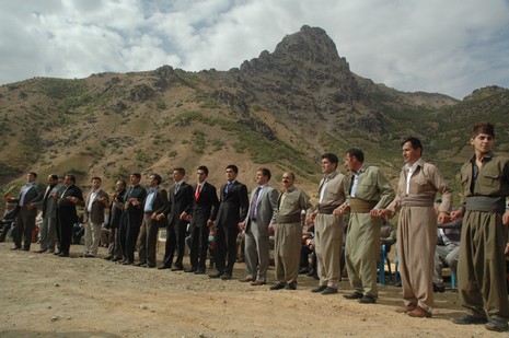 Şemdinli'de 16.17. Ekim 2010 tarihleri arasında evlenen çiftleri sizler için sayfamıza taşıdık. Yüksekova Güncel olarak tüm çiftlerimize mutluluklar dileriz