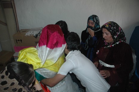 Şemdinli'de 16.17. Ekim 2010 tarihleri arasında evlenen çiftleri sizler için sayfamıza taşıdık. Yüksekova Güncel olarak tüm çiftlerimize mutluluklar dileriz