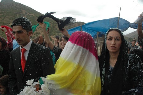 Şemdinli'de 16.17. Ekim 2010 tarihleri arasında evlenen çiftleri sizler için sayfamıza taşıdık. Yüksekova Güncel olarak tüm çiftlerimize mutluluklar dileriz