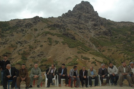 Şemdinli'de 16.17. Ekim 2010 tarihleri arasında evlenen çiftleri sizler için sayfamıza taşıdık. Yüksekova Güncel olarak tüm çiftlerimize mutluluklar dileriz