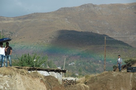 Şemdinli'de 16.17. Ekim 2010 tarihleri arasında evlenen çiftleri sizler için sayfamıza taşıdık. Yüksekova Güncel olarak tüm çiftlerimize mutluluklar dileriz