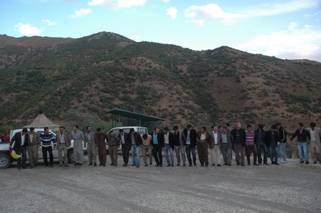 Şemdinli'de 16.17. Ekim 2010 tarihleri arasında evlenen çiftleri sizler için sayfamıza taşıdık. Yüksekova Güncel olarak tüm çiftlerimize mutluluklar dileriz