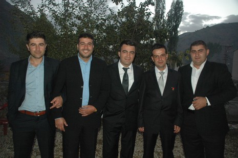 Şemdinli'de 16.17. Ekim 2010 tarihleri arasında evlenen çiftleri sizler için sayfamıza taşıdık. Yüksekova Güncel olarak tüm çiftlerimize mutluluklar dileriz