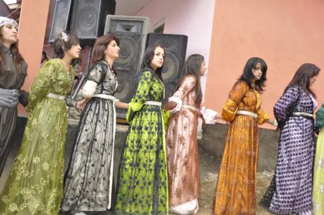 Yüksekova'da 30.31. Ekim 2010 tarihleri arasında evlenen çiftleri sizler için sayfamıza taşıdık. Yüksekova Güncel olarak tüm çiftlerimize mutluluklar dileriz