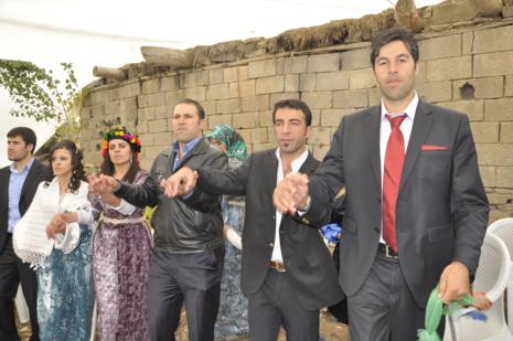 Yüksekova'da 30.31. Ekim 2010 tarihleri arasında evlenen çiftleri sizler için sayfamıza taşıdık. Yüksekova Güncel olarak tüm çiftlerimize mutluluklar dileriz