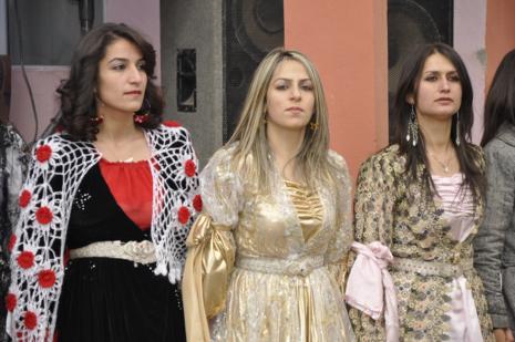 Yüksekova'da 30.31. Ekim 2010 tarihleri arasında evlenen çiftleri sizler için sayfamıza taşıdık. Yüksekova Güncel olarak tüm çiftlerimize mutluluklar dileriz