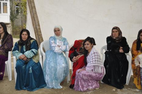 Yüksekova'da 30.31. Ekim 2010 tarihleri arasında evlenen çiftleri sizler için sayfamıza taşıdık. Yüksekova Güncel olarak tüm çiftlerimize mutluluklar dileriz