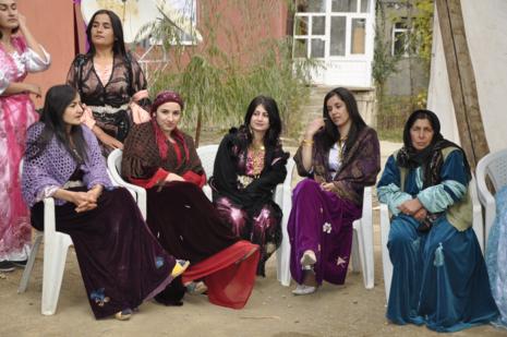 Yüksekova'da 30.31. Ekim 2010 tarihleri arasında evlenen çiftleri sizler için sayfamıza taşıdık. Yüksekova Güncel olarak tüm çiftlerimize mutluluklar dileriz