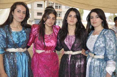 Yüksekova'da 30.31. Ekim 2010 tarihleri arasında evlenen çiftleri sizler için sayfamıza taşıdık. Yüksekova Güncel olarak tüm çiftlerimize mutluluklar dileriz