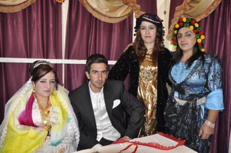 Yüksekova'da 30.31. Ekim 2010 tarihleri arasında evlenen çiftleri sizler için sayfamıza taşıdık. Yüksekova Güncel olarak tüm çiftlerimize mutluluklar dileriz