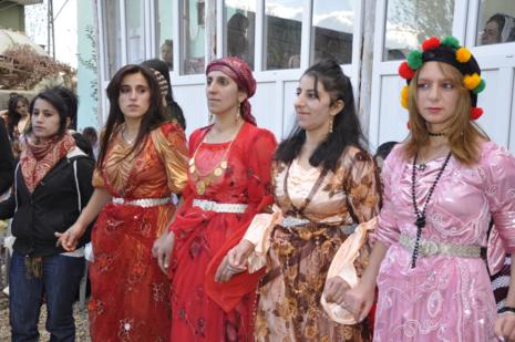 Yüksekova'da 30.31. Ekim 2010 tarihleri arasında evlenen çiftleri sizler için sayfamıza taşıdık. Yüksekova Güncel olarak tüm çiftlerimize mutluluklar dileriz