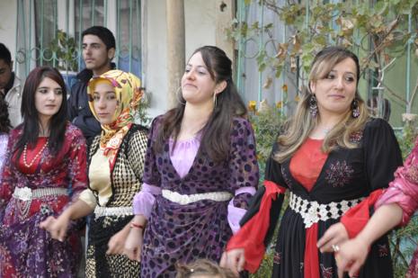 Yüksekova'da 30.31. Ekim 2010 tarihleri arasında evlenen çiftleri sizler için sayfamıza taşıdık. Yüksekova Güncel olarak tüm çiftlerimize mutluluklar dileriz