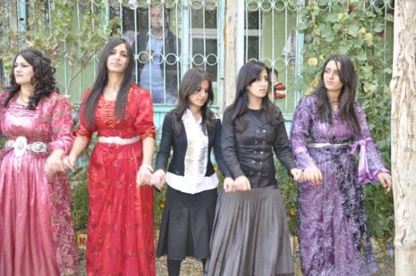 Yüksekova'da 30.31. Ekim 2010 tarihleri arasında evlenen çiftleri sizler için sayfamıza taşıdık. Yüksekova Güncel olarak tüm çiftlerimize mutluluklar dileriz