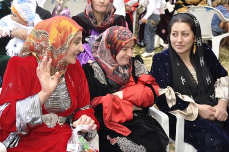 Yüksekova'da 30.31. Ekim 2010 tarihleri arasında evlenen çiftleri sizler için sayfamıza taşıdık. Yüksekova Güncel olarak tüm çiftlerimize mutluluklar dileriz