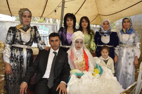 Yüksekova'da 30.31. Ekim 2010 tarihleri arasında evlenen çiftleri sizler için sayfamıza taşıdık. Yüksekova Güncel olarak tüm çiftlerimize mutluluklar dileriz