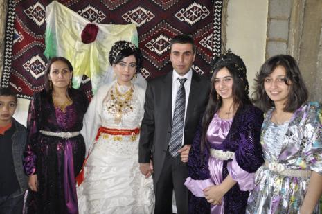 Yüksekova'da 30.31. Ekim 2010 tarihleri arasında evlenen çiftleri sizler için sayfamıza taşıdık. Yüksekova Güncel olarak tüm çiftlerimize mutluluklar dileriz