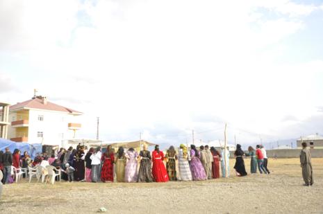 Yüksekova'da 30.31. Ekim 2010 tarihleri arasında evlenen çiftleri sizler için sayfamıza taşıdık. Yüksekova Güncel olarak tüm çiftlerimize mutluluklar dileriz