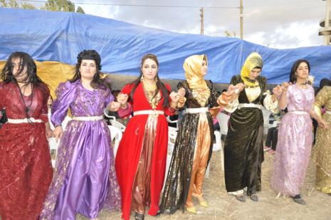 Yüksekova'da 30.31. Ekim 2010 tarihleri arasında evlenen çiftleri sizler için sayfamıza taşıdık. Yüksekova Güncel olarak tüm çiftlerimize mutluluklar dileriz