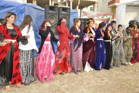 Yüksekova'da 30.31. Ekim 2010 tarihleri arasında evlenen çiftleri sizler için sayfamıza taşıdık. Yüksekova Güncel olarak tüm çiftlerimize mutluluklar dileriz