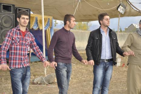 Yüksekova'da 30.31. Ekim 2010 tarihleri arasında evlenen çiftleri sizler için sayfamıza taşıdık. Yüksekova Güncel olarak tüm çiftlerimize mutluluklar dileriz