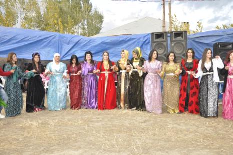 Yüksekova'da 30.31. Ekim 2010 tarihleri arasında evlenen çiftleri sizler için sayfamıza taşıdık. Yüksekova Güncel olarak tüm çiftlerimize mutluluklar dileriz