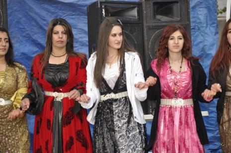 Yüksekova'da 30.31. Ekim 2010 tarihleri arasında evlenen çiftleri sizler için sayfamıza taşıdık. Yüksekova Güncel olarak tüm çiftlerimize mutluluklar dileriz