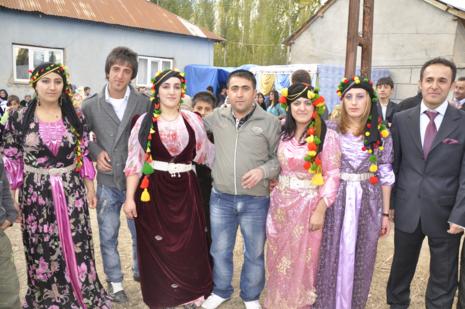 Yüksekova'da 30.31. Ekim 2010 tarihleri arasında evlenen çiftleri sizler için sayfamıza taşıdık. Yüksekova Güncel olarak tüm çiftlerimize mutluluklar dileriz