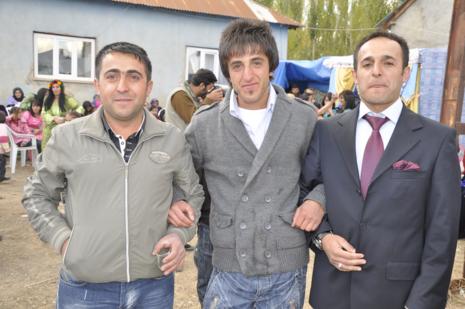 Yüksekova'da 30.31. Ekim 2010 tarihleri arasında evlenen çiftleri sizler için sayfamıza taşıdık. Yüksekova Güncel olarak tüm çiftlerimize mutluluklar dileriz