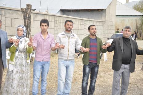 Yüksekova'da 30.31. Ekim 2010 tarihleri arasında evlenen çiftleri sizler için sayfamıza taşıdık. Yüksekova Güncel olarak tüm çiftlerimize mutluluklar dileriz